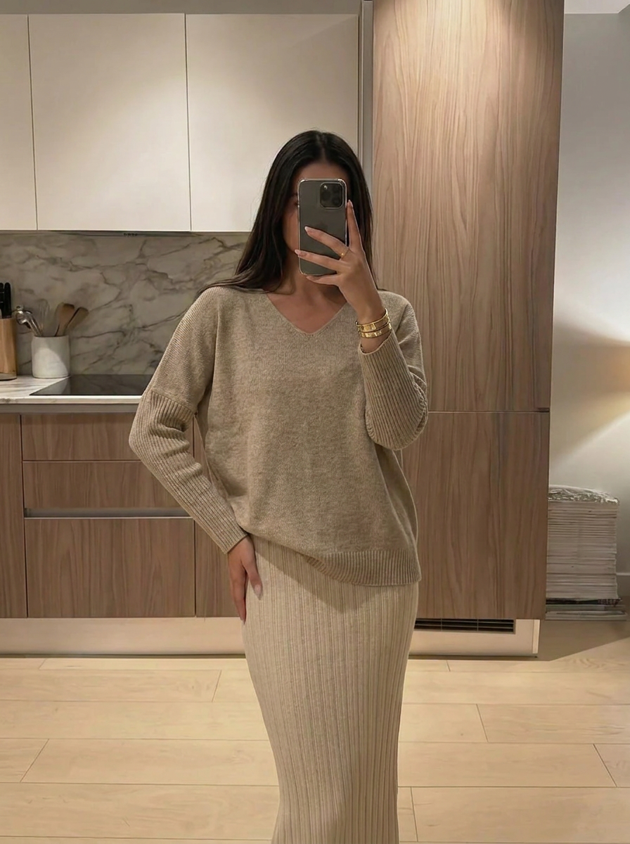 Jenna | Women's V-Neck Batwing Cashmere Sweater 1