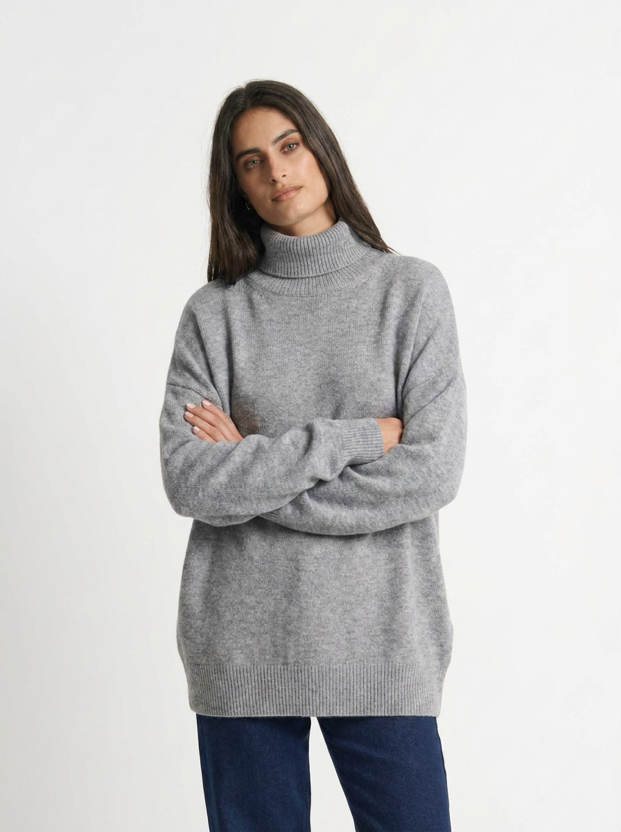 Tessa | Women's Oversized Turtleneck Cashmere Sweater 5