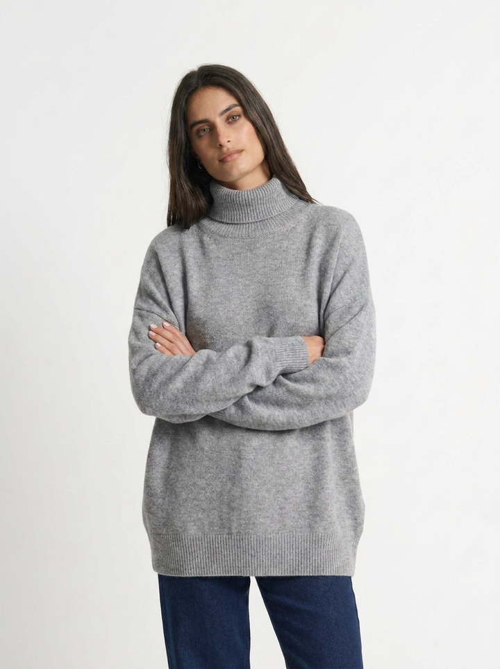 Tessa | Women's Oversized Turtleneck Cashmere Sweater 5