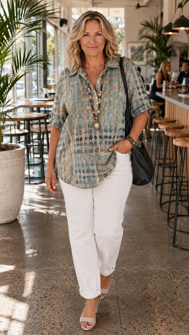 Alternative colour option of the women's Relaxed Comfort Top with button-front closure